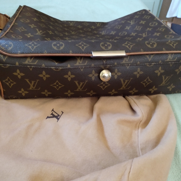 Louis Vuitton (Authentic) Messenger Bag - Picture 11 of 12